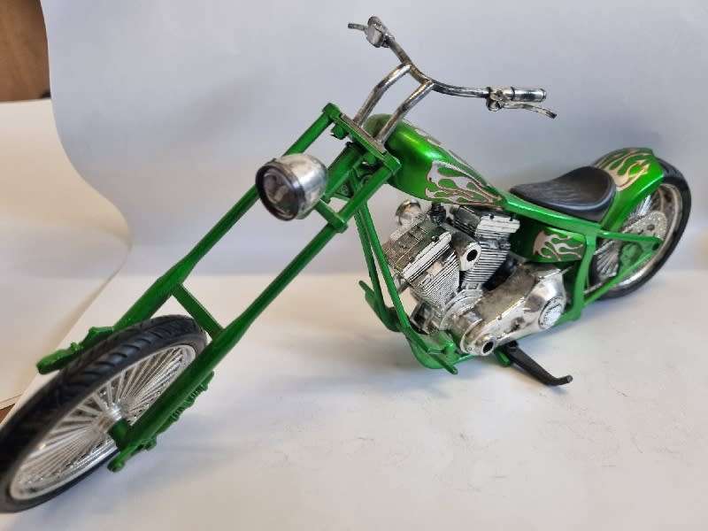 Custom Chopper Model Motorcycle 1:12
