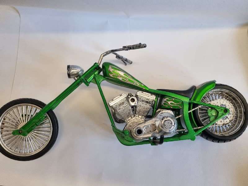 Custom Chopper Model Motorcycle 1:12