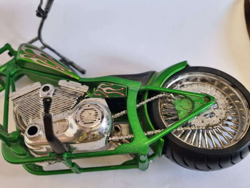 Custom Chopper Model Motorcycle 1:12