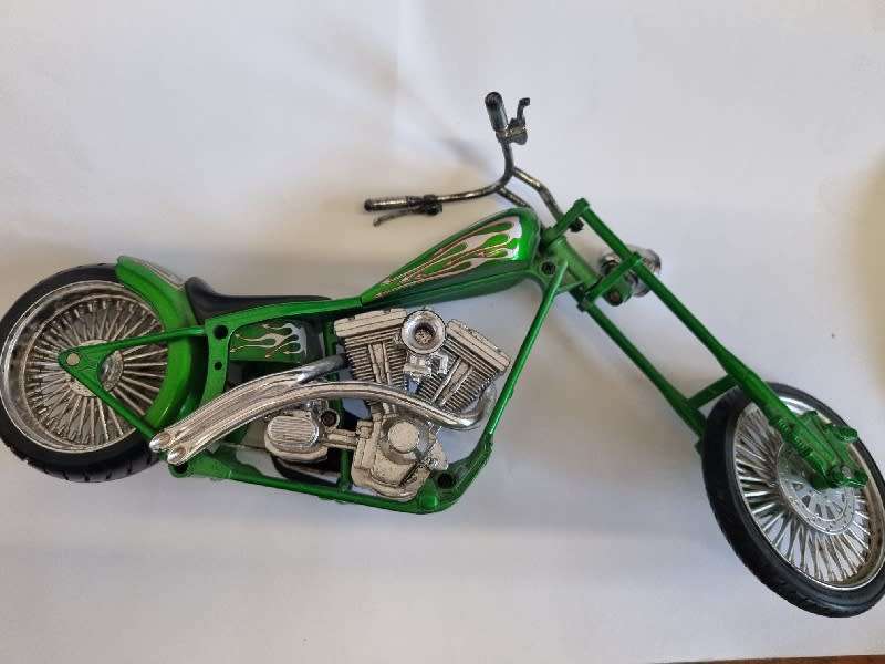 Custom Chopper Model Motorcycle 1:12