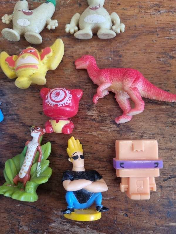 16 x Small Toy figurines incl. Johnny Bravo