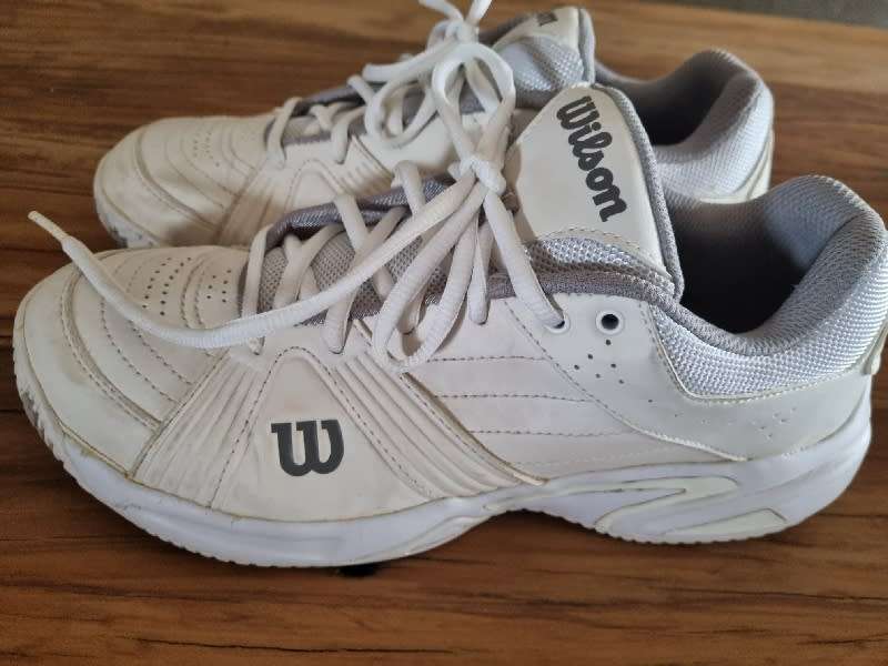 Wilson Tennis / Netball shoes - Great Condition - Size 7