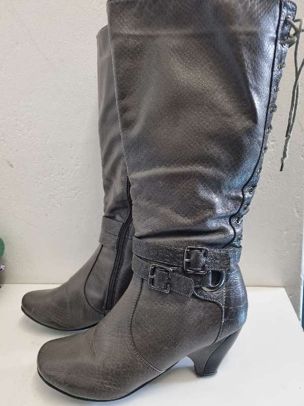 Grey Skaloni Boots - Size 8