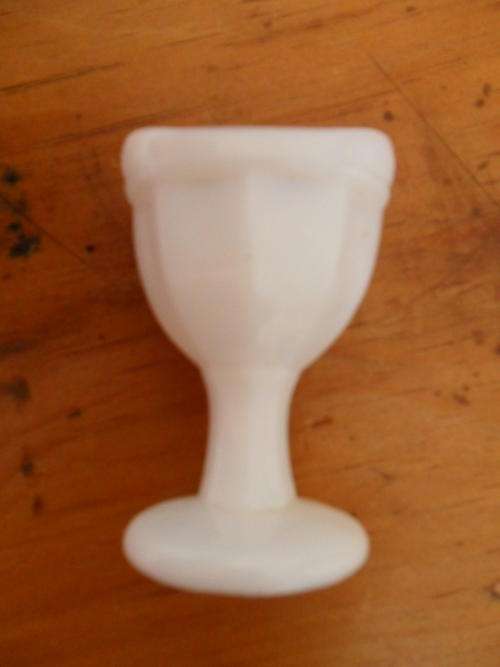 White Glass Pedestal Eye Bath / Rinser