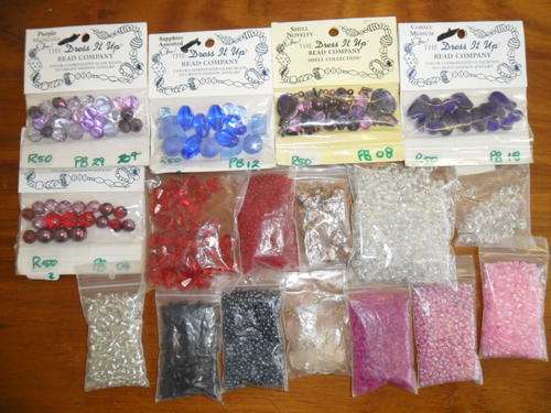Selection of beautiful beads, including glass beads - See Pictures
