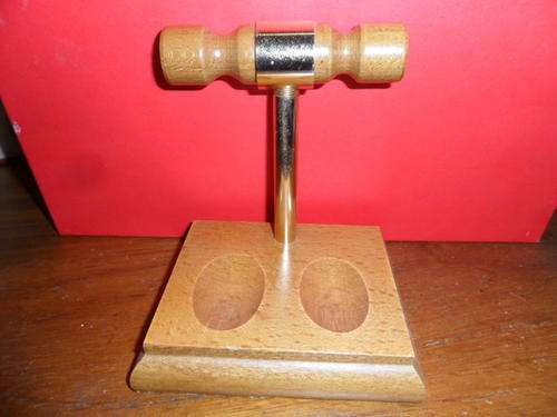 Wooden Pipe Stand - Holds 2 Pipes