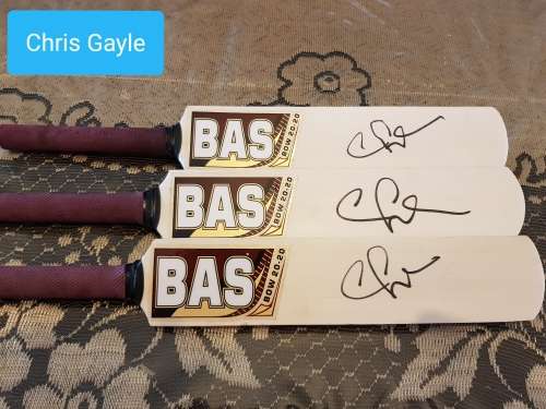 ** CHRIS GAYLE signed mini bat ** WEST-INDIES allrounder