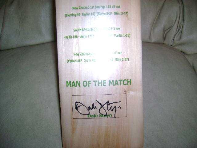 SIGNED BAT ** SA BIGGEST VICTORY IN TESTS ** DALE STEYN