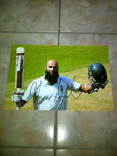 ** GENUINE A4 HASHIM AMLA SIGNED PHOTO **