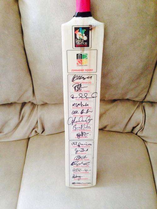 ZIMBABWE SIGNED T20 WC SIGNED WORLD CUP BAT - UTSEYA - TAIBU - CHIGUMBURA & WILLIAMS