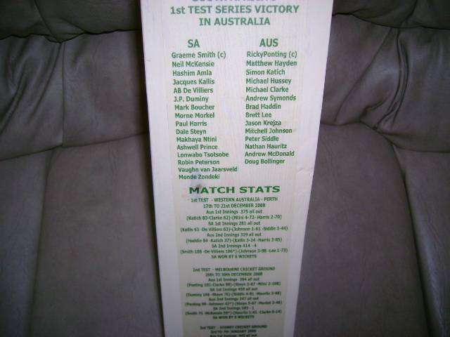 ** GRAEME SMITH SIGNED RECORD BAT ** 1ST VICTORY IN AUSTRALIA **