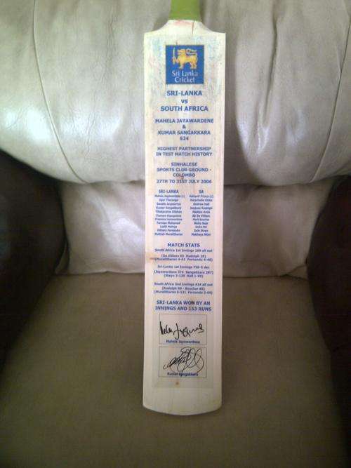 624** SANGAKARRA AND JAYAWARDENA RECORD BAT **