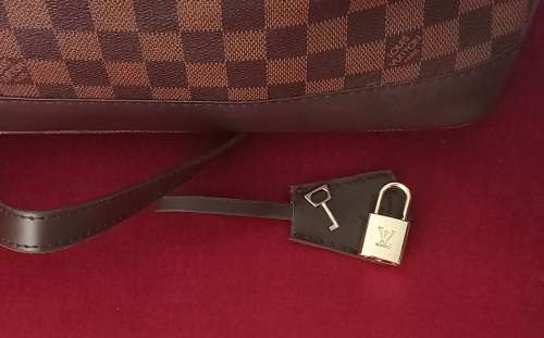 A Gorgeous  Louis Vuitton Monogram Alma bag (replica)