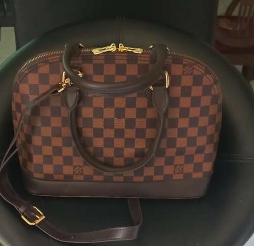 A Gorgeous  Louis Vuitton Monogram Alma bag (replica)