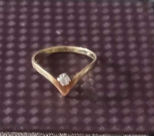 9k Wishbone Ring - Small finger.