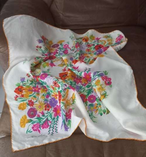 A Gorgeous  Vintage  Reli Designer Silk Scarf