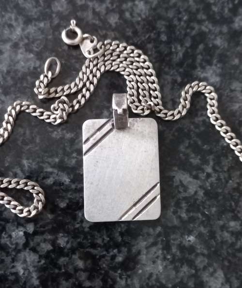 Gorgeous 925 silver chain with pedant