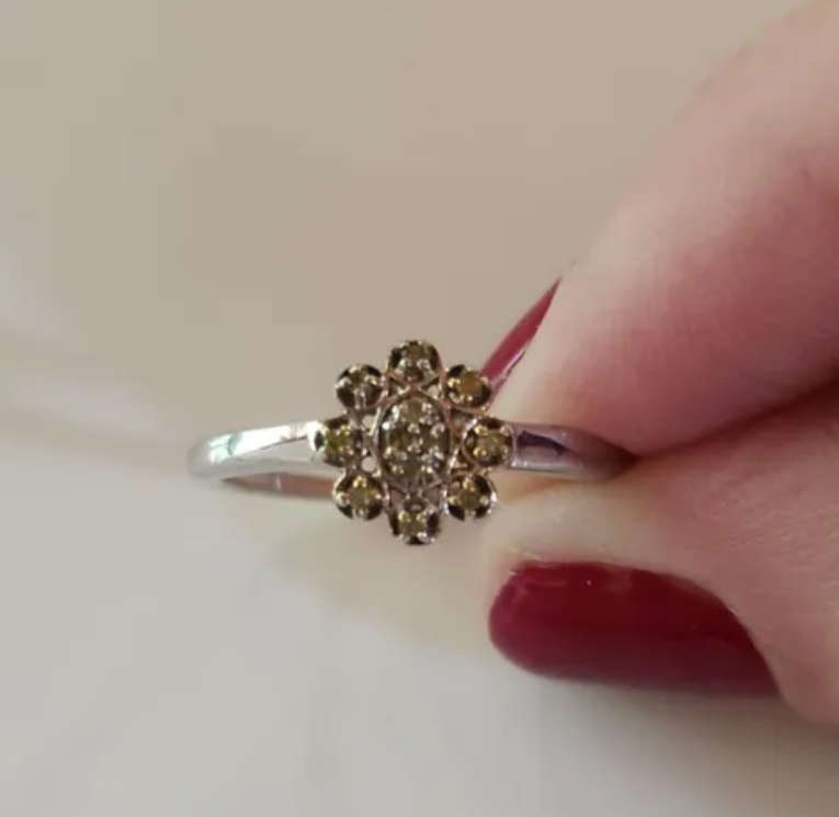 Stanning  925 sterling silver, 12 yellow diamonds ring!