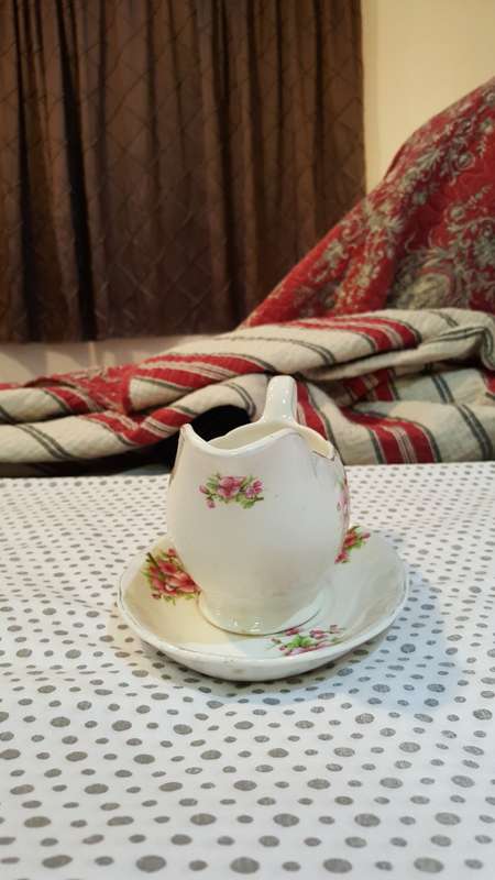 ANTIQUE GRINDLEY CREAM PETAL GRAVY BOAT .