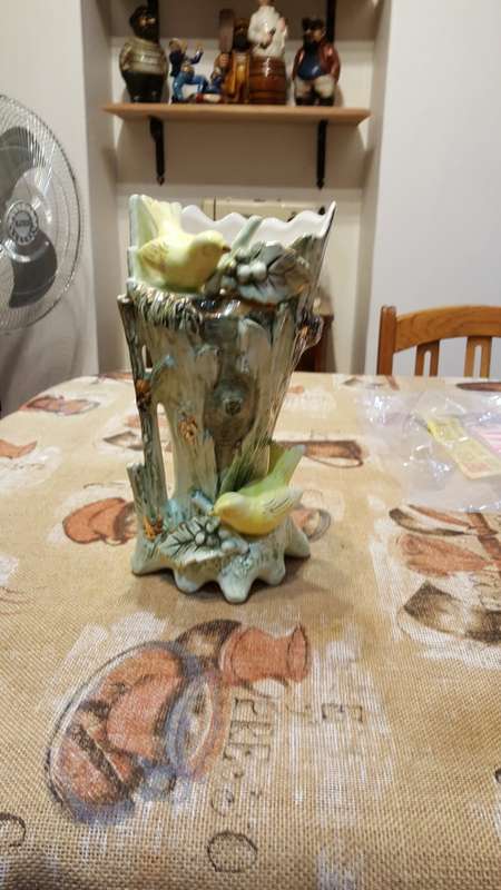 VINTAGE GREEN AN YELLOW VASE