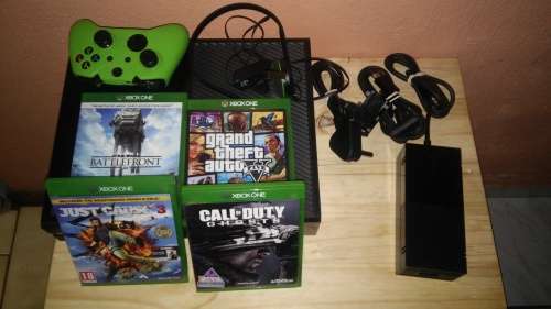 Xbox One 500GB Console + Accessories + 4 Premium Titles