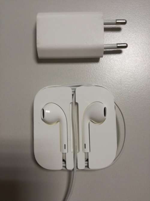 Apple iPhone 5c | Earphones (unused) | Charger