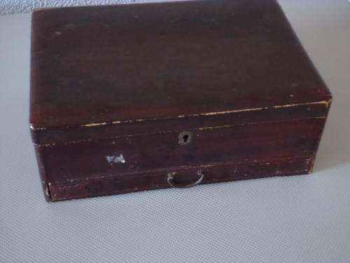 Old wooden jewelry box - need attenion