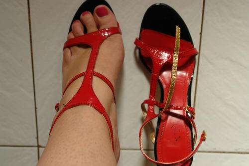 RAGE RED STRAPPY HEELED SANDALS SIZE 7