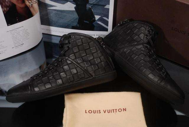Louis Vuitton - Men's Sneaker - Size 8 -