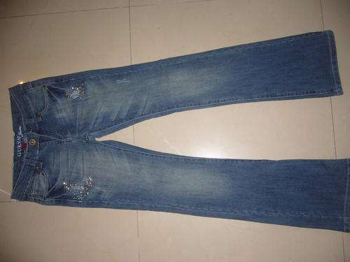 GUESS - SIZE 28 - BOOTLEG DENIMS - DONT MISS GREAT FIT -