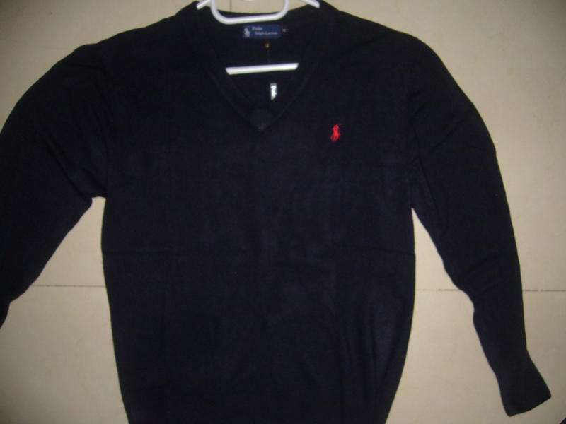 POLO - V NECK KNIT - SIZE SMALL BLACK - NEW -