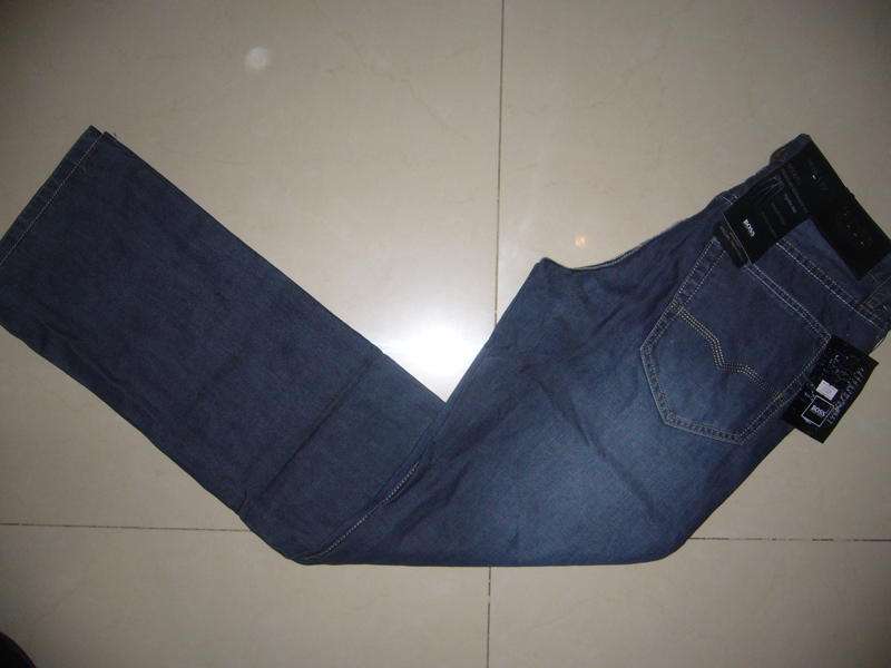 HUGO BOSS -SIZE 34 - MENS DENIMS - NEW