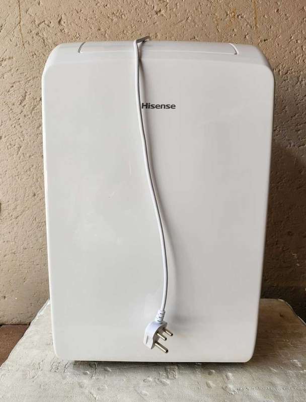Hisense 12000Btu Portable Air Conditioner with Heating Function - White ( Box slightly damaged )