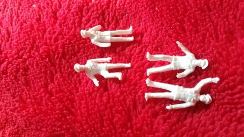 Preiser? Unpainted Figures