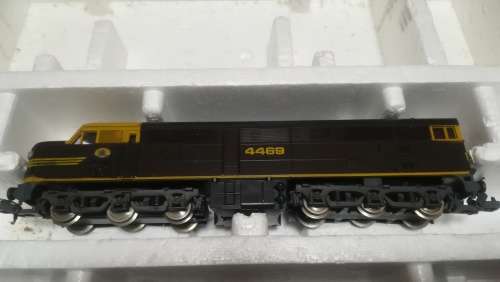 Lima Australian HO Gauge Trainset