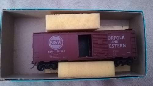 Athearn Norfolk and Western Wagon