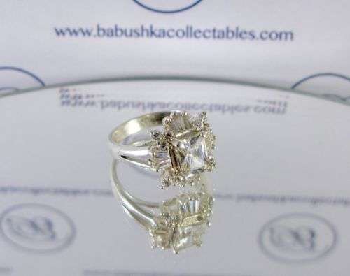 Stylish Vintage 925 Sterling Silver Cluster Ring withCrystals.