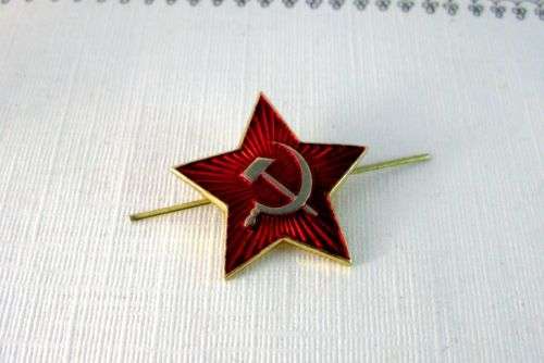 Original Russian (USSR) Army Military Hummer & Sickle Star Badge, Big size.