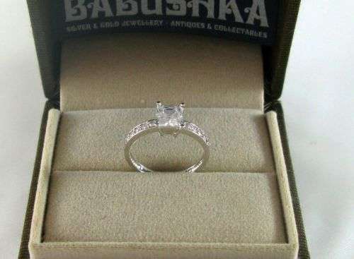 SALE!!! Elegant 9 Carat White Gold Cluster Ring with CZ Crystals. Certified.