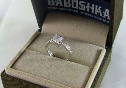 SALE!!! Elegant 9 Carat White Gold Cluster Ring with CZ Crystals. Certified.
