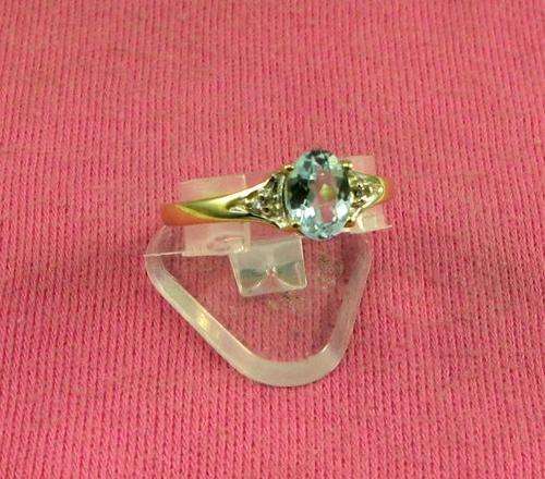 Beautiful Vintage Blue topaz & Diamonds 9 ct Gold ring