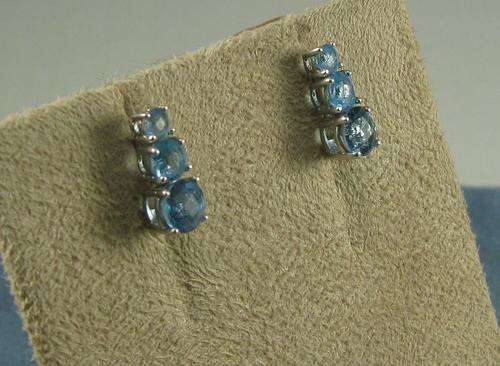 10 kt white gold earrings with Blue topaz.