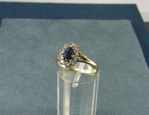 Vintage 9ct Gold Cluster ring with Sapphire & CZ