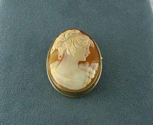 Vintage Genuine Cameo Brooch in Silver. Italy.