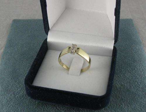 Vintage 9 ct gold Natural Diamond Ring