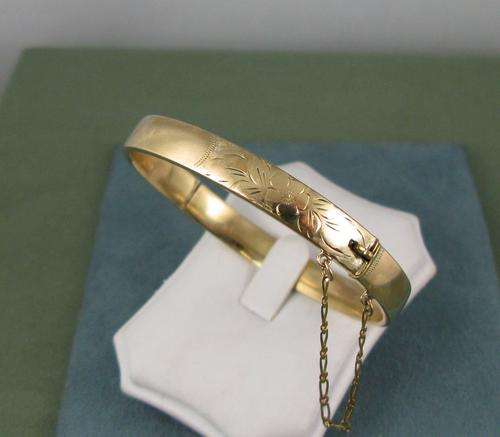 Vintage 9 ct Gold Metal Core Bangle.