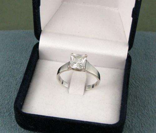 Vintage 925 Silver Ring with Princess Cut Crystal.