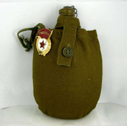 Original Russian Soviet (USSR) Army Water Bottle with Collectable Military Badge.