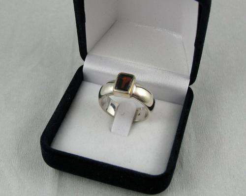 Heavy Vintage 925 Silver Ring with Garnet.