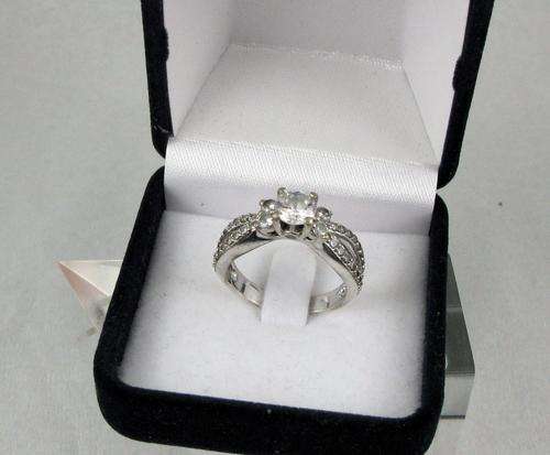 Beautiful Vintage 925 Silver Cluster Ring with Crystals.